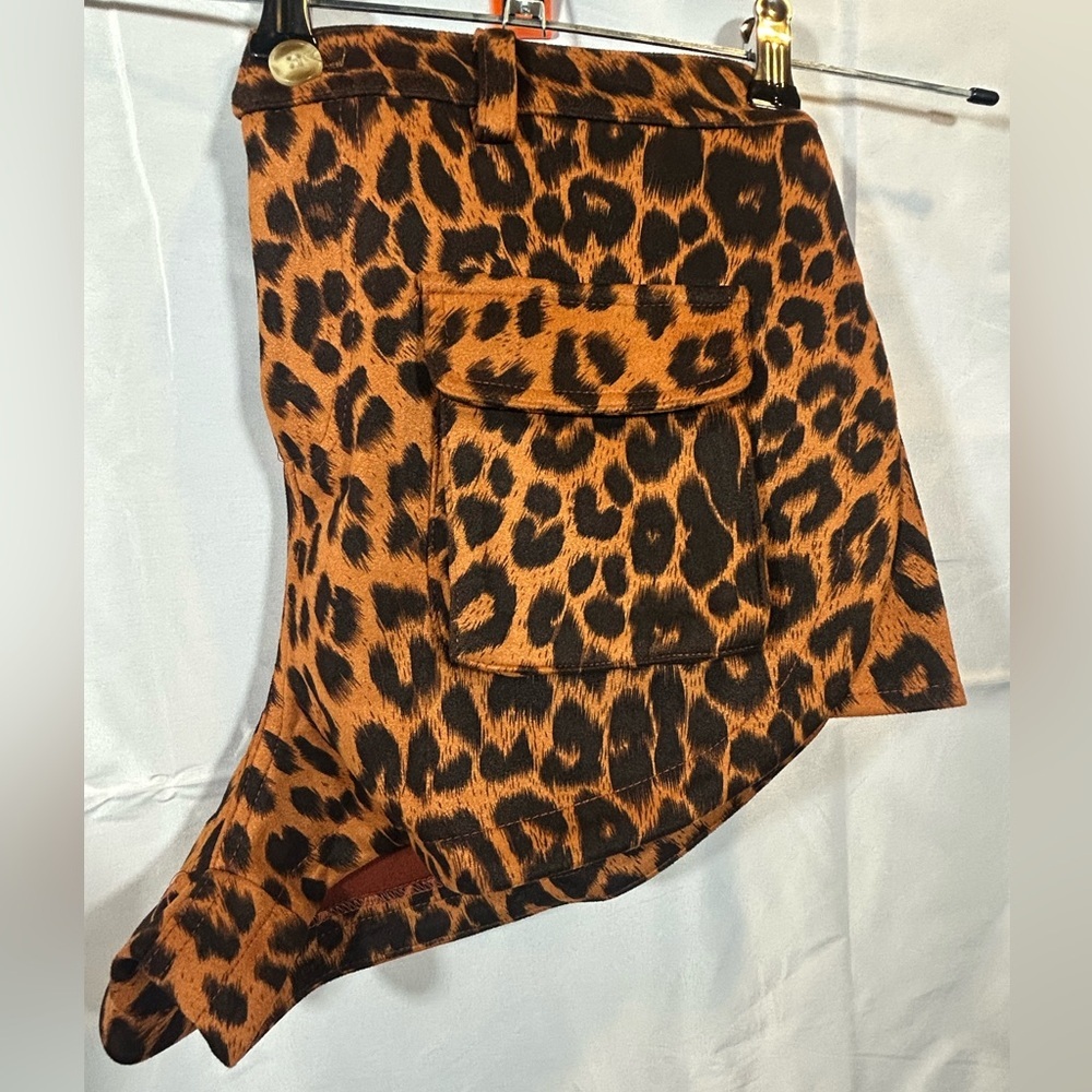 Davi & Dani Leopard Print Cargo Shorts - Chic & Versatile Safari Style - Picture 6 of 6